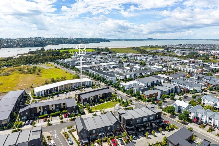 Photo of property in 82 Glidepath Road, Hobsonville, Auckland, 0616