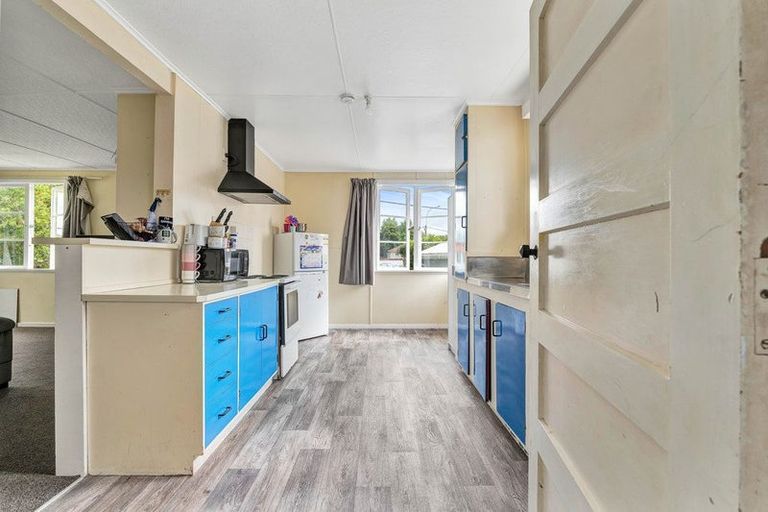 Photo of property in 2 Dixon Avenue, Hawera, 4610