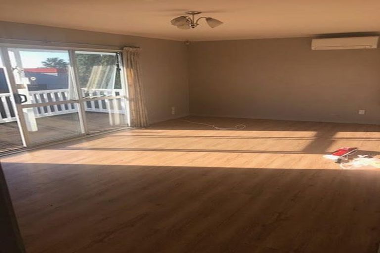 Photo of property in 2/7 Constance Place, Clover Park, Auckland, 2019