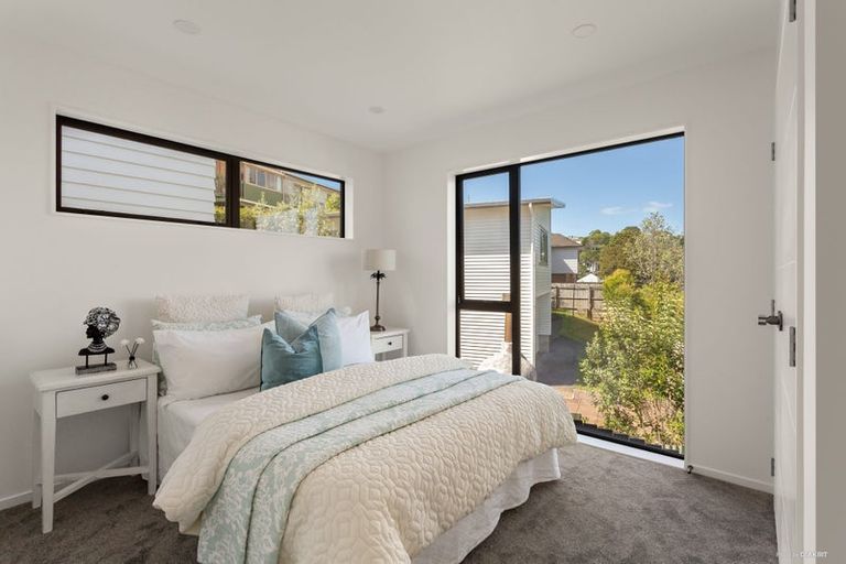 Photo of property in 2/1 Montana Avenue, Murrays Bay, Auckland, 0630