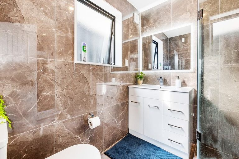 Photo of property in 6 Keiha Crescent, Massey, Auckland, 0614