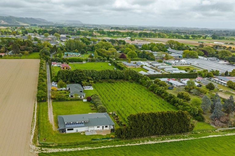 Photo of property in 10 Tui Glen Drive, Levin, 5571