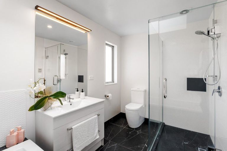 Photo of property in 152a Wairakei Road, Bryndwr, Christchurch, 8053