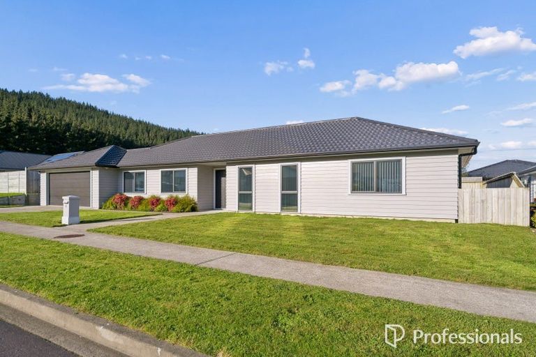 Photo of property in 6 Jack Vaughan Grove, Wainuiomata, Lower Hutt, 5014