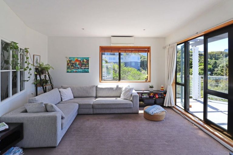 Photo of property in 15a Waru Street, Khandallah, Wellington, 6035