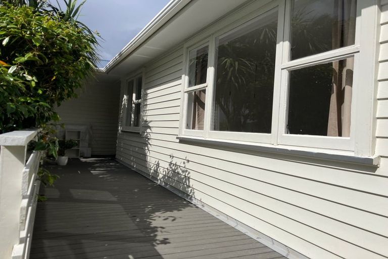 Photo of property in 48 Huntingdon Street, Northland, Wellington, 6012