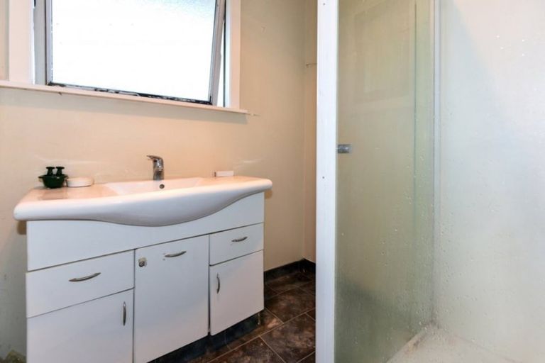 Photo of property in 8 Compton Street, Woolston, Christchurch, 8062