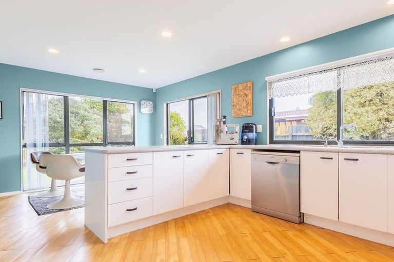 Photo of property in 21 Kanawa Street, Waikanae, 5036