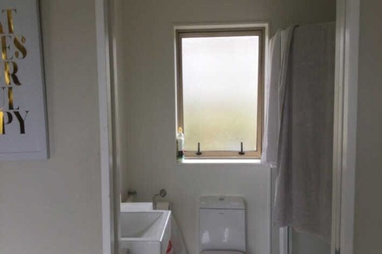 Photo of property in 4 Kereru Rise, Papakura, 2110