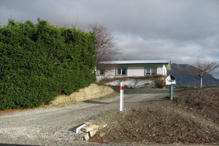 Photo of property in 32 Manuka Crescent, Wanaka, 9305