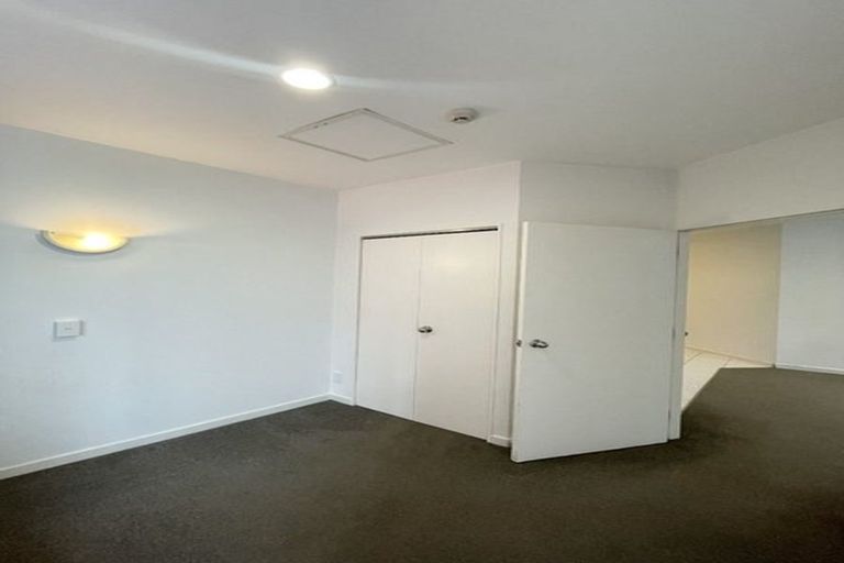 Photo of property in Terrace Tower Apartments, 4b/126 The Terrace, Wellington Central, Wellington, 6011