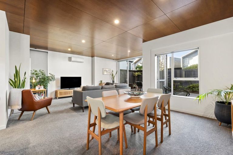 Photo of property in 1/3 Severn Street, Island Bay, Wellington, 6023