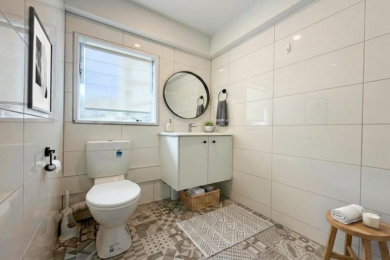 Photo of property in 23 Chivalry Road, Glenfield, Auckland, 0629