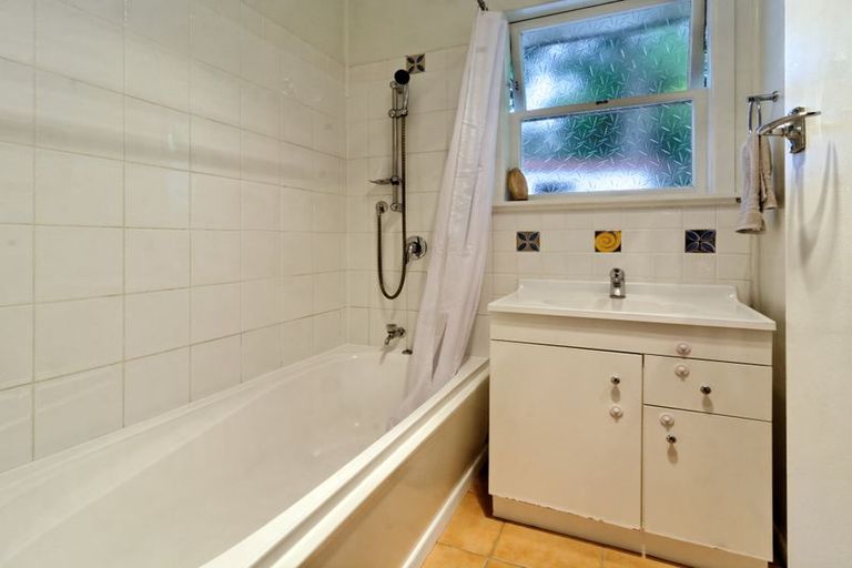 Photo of property in 16 Mariana Place, Glen Eden, Auckland, 0602