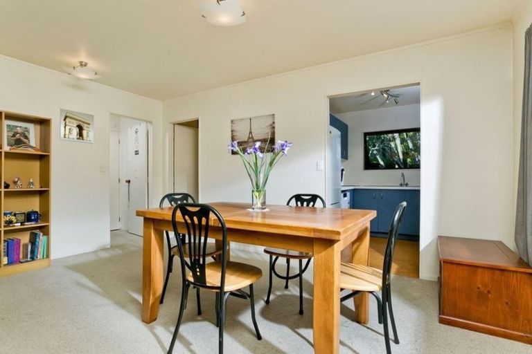 Photo of property in 1/44 Kaipatiki Road, Glenfield, Auckland, 0629