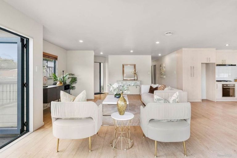 Photo of property in 49a Rehia Road, Massey, Auckland, 0614