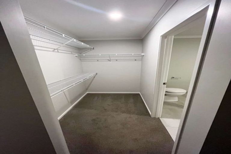 Photo of property in 72 Papatupu Way, Kumeu, 0810