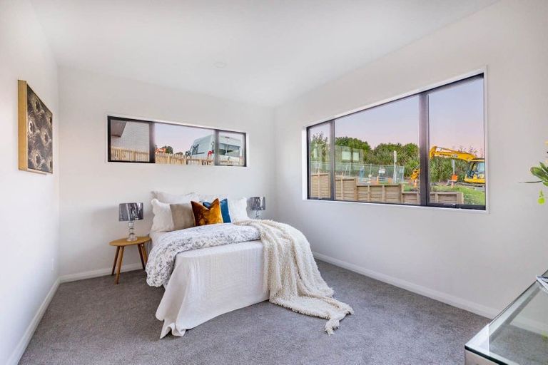 Photo of property in 2 Celestial Crescent, Orewa, 0931