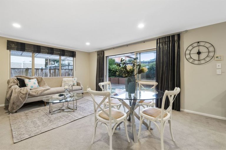 Photo of property in 17 Carousel Crescent, East Tamaki Heights, Auckland, 2016