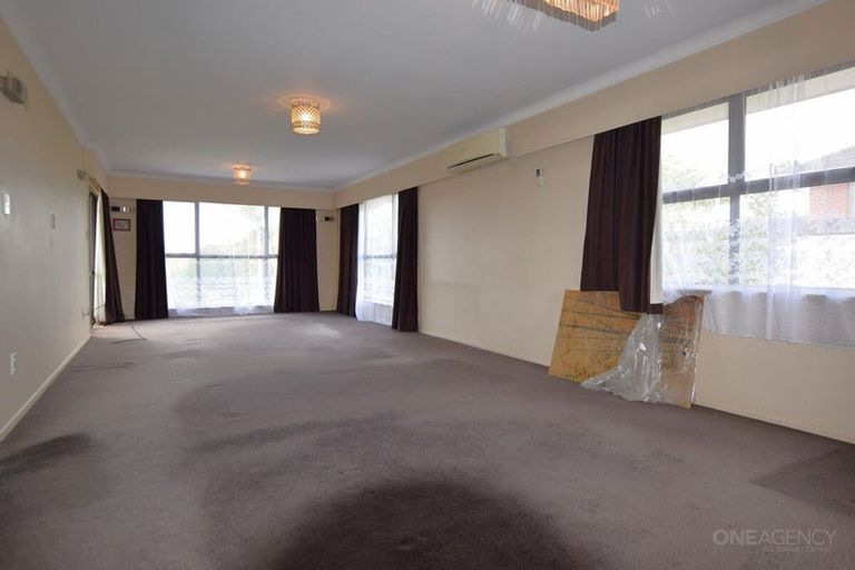 Photo of property in 52 Tiroroa Avenue, Te Atatu South, Auckland, 0610