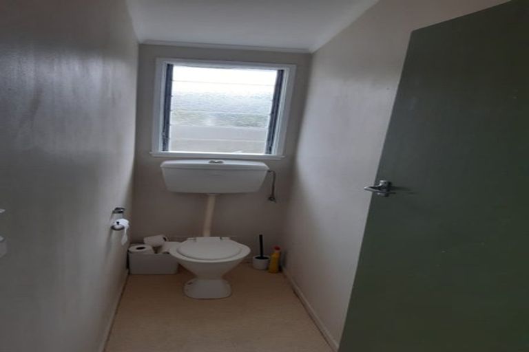 Photo of property in 2/77 Sylvia Road, Hillcrest, Auckland, 0627