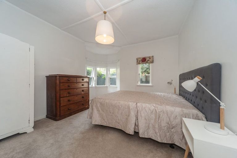 Photo of property in 281 Queens Drive, Lyall Bay, Wellington, 6022