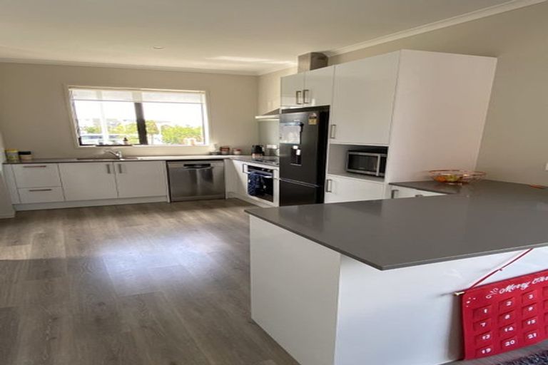 Photo of property in 2 Peihana Road, Hobsonville, Auckland, 0616