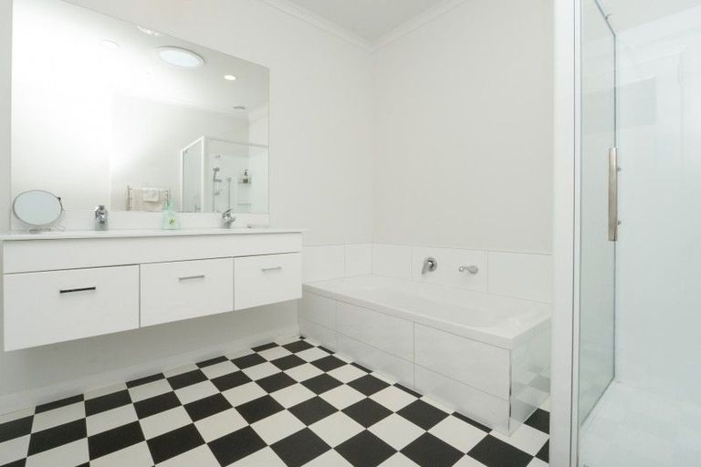 Photo of property in 55 Lake Crescent, Hamilton Lake, Hamilton, 3204