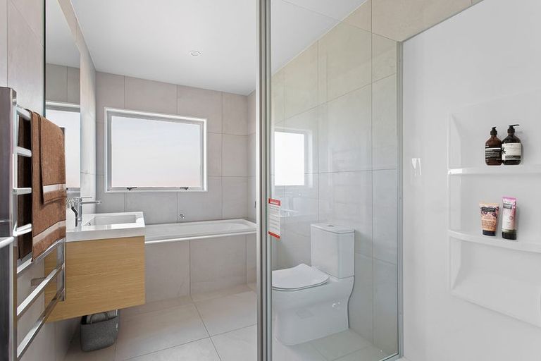 Photo of property in 15 Taikura Avenue, Red Beach, 0932