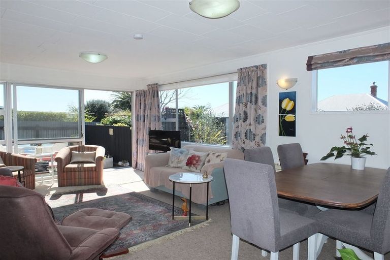 Photo of property in 2/21 Oxford Street, West End, Timaru, 7910