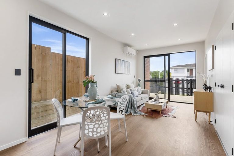 Photo of property in 121 Reeves Road, Pakuranga Heights, Auckland, 2010