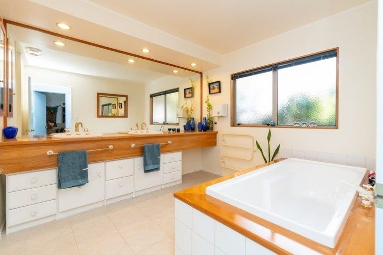 Photo of property in 19 Langdale Avenue, Paraparaumu, 5032