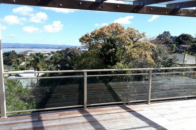 Photo of property in 17 Sea Vista Avenue, Beach Haven, Auckland, 0626