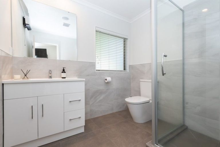 Photo of property in 35 John Brooke Crescent, East Tamaki Heights, Auckland, 2016