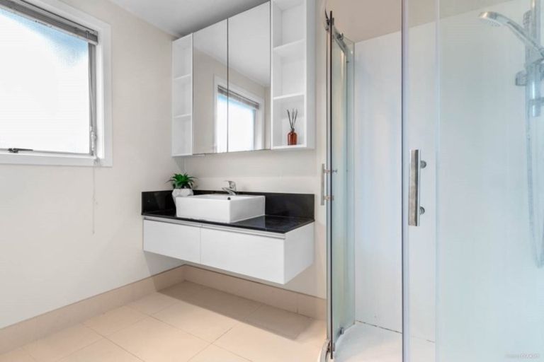 Photo of property in 36 Rotoiti Avenue, Pakuranga Heights, Auckland, 2010