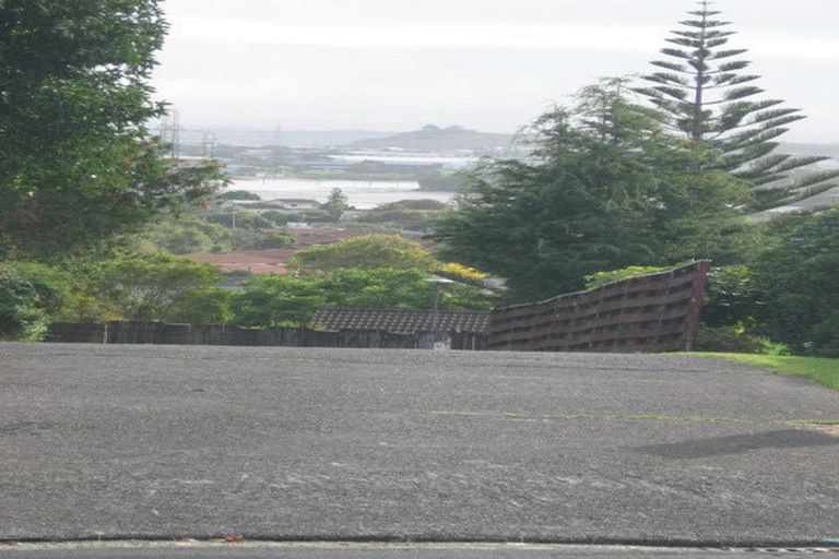 Photo of property in 23 Te Anau Place, Pakuranga Heights, Auckland, 2010