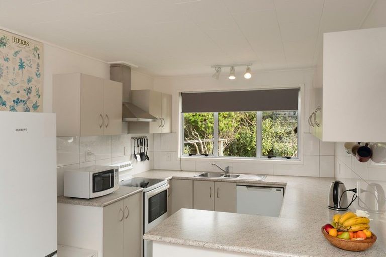 Photo of property in 9 Lesley Grove, Waikanae, 5036