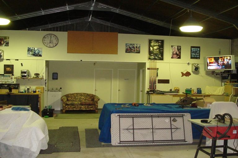 Photo of property in 28 Robert Ross Place, Clendon Park, Auckland, 2103