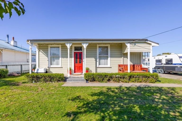 Photo of property in 8 Russell Street, Otane, 4202