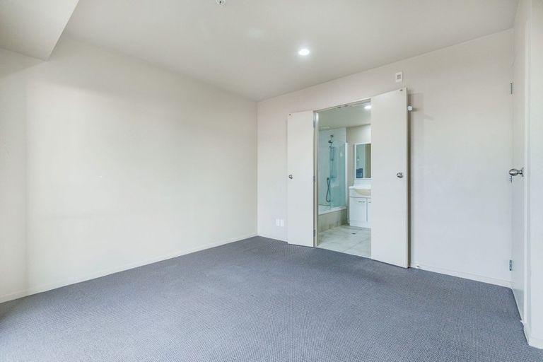 Photo of property in 2o/10 Crown Lynn Place, New Lynn, Auckland, 0600