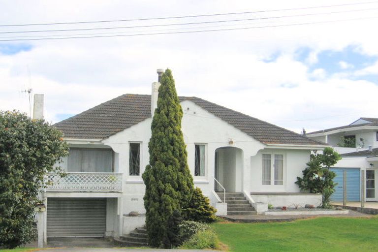 Photo of property in 4 Pitau Road, Mount Maunganui, 3116