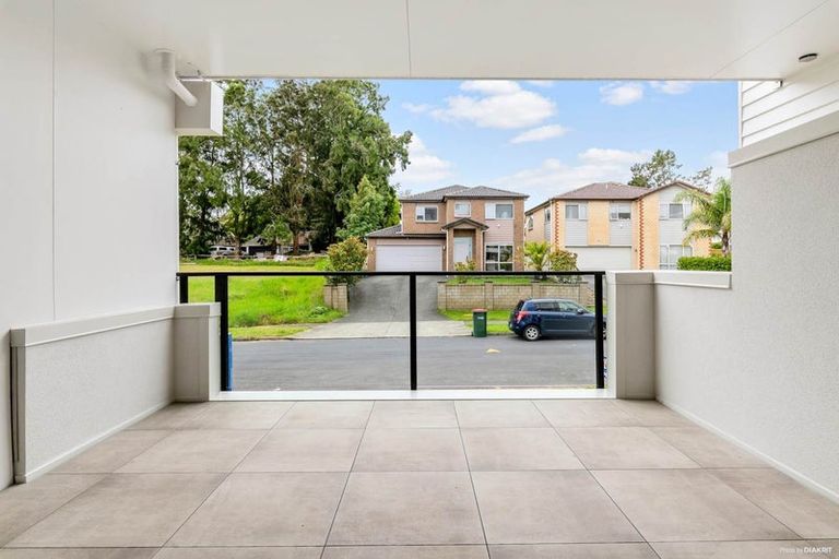 Photo of property in 20/11 Carlos Drive, Flat Bush, Auckland, 2016
