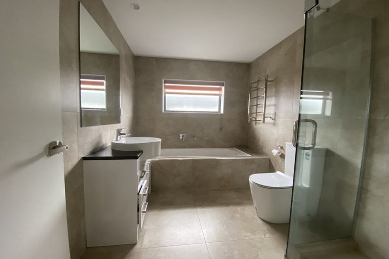 Photo of property in 9 Iwinuku Court, Wattle Downs, Auckland, 2103
