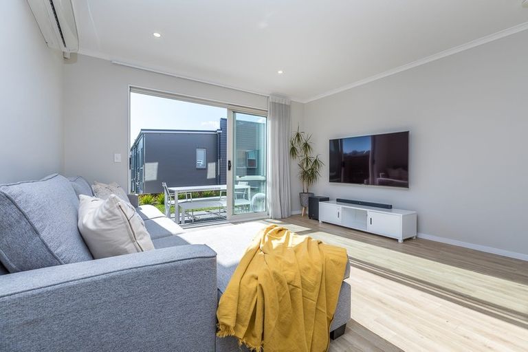 Photo of property in 14 Manutewhau Road, Massey, Auckland, 0614