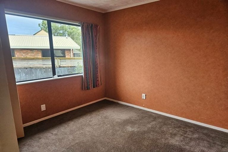 Photo of property in 14 Gladys Place, Kelvin Grove, Palmerston North, 4414