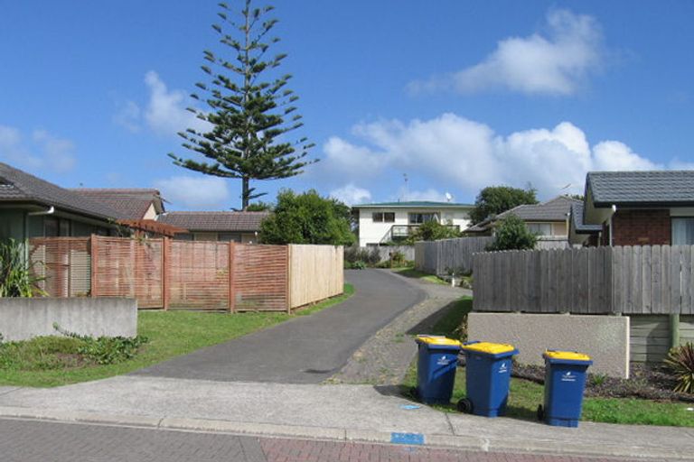 Photo of property in 22 Zefiro Drive, Massey, Auckland, 0614