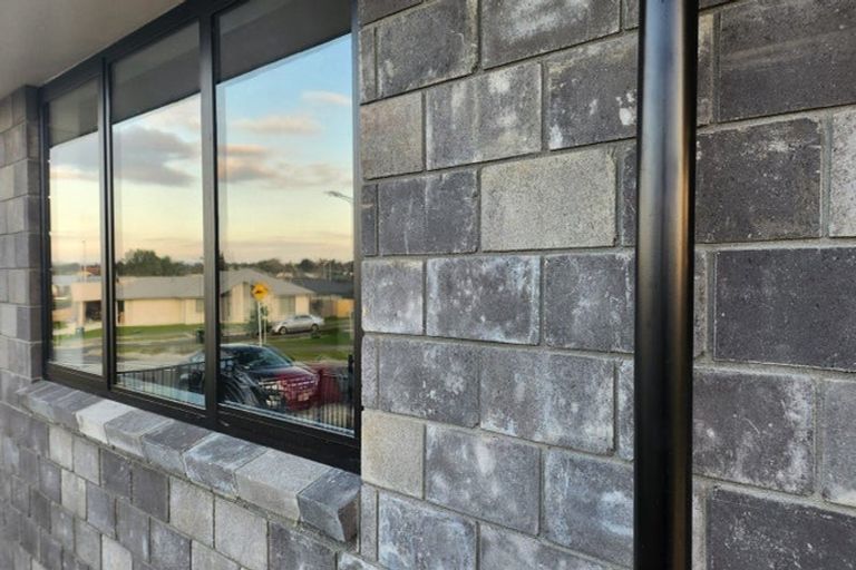 Photo of property in 2 Paapaka Way, Waiuku, 2123