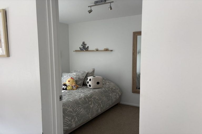 Photo of property in 121 Arran Road, Browns Bay, Auckland, 0630