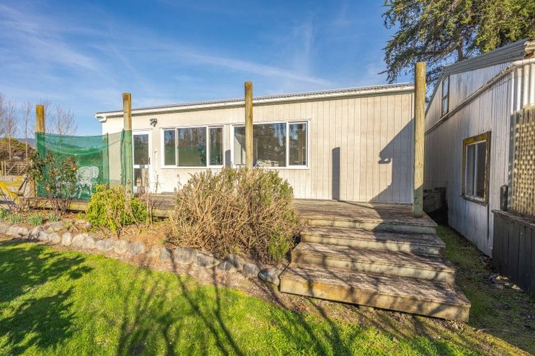 Photo of property in 30 Convent Road, Otaki, 5512