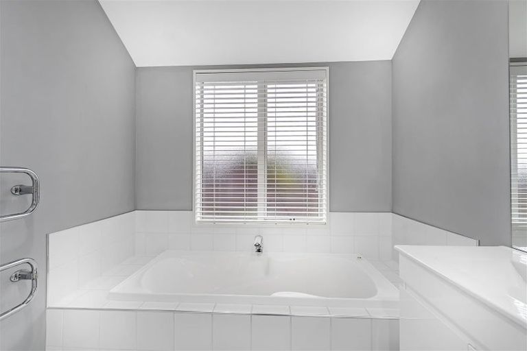 Photo of property in 4 Goldie Place, Rolleston, 7614